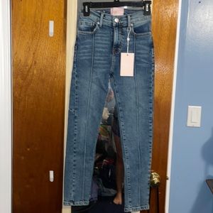 Revice Denim jeans style is “Venus crops” in the color Lightyear Wash